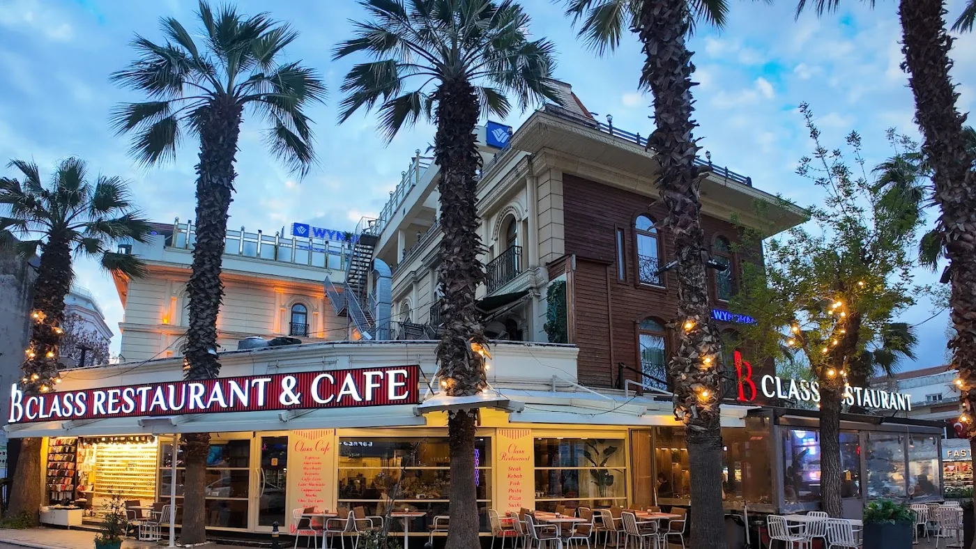 Tarihi Yarımada'da Saklı Bir Lezzet Vahası: B-Class Restaurant İncelemesi