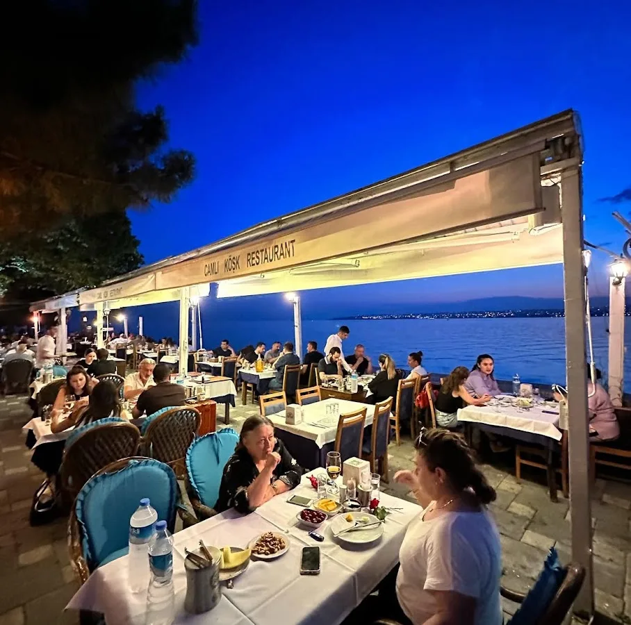 Camlı Köşk Restaurant – Büyükçekmece Balık Restoranı, Sahilde Deniz Manzaralı