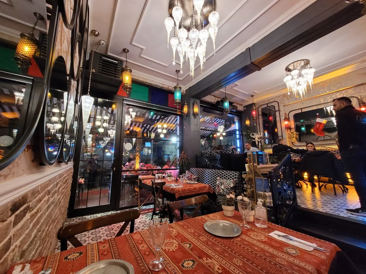 Esto Restaurant