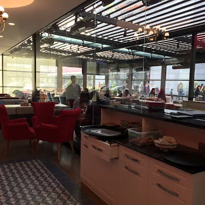 Gogga Cafe & Restaurant
