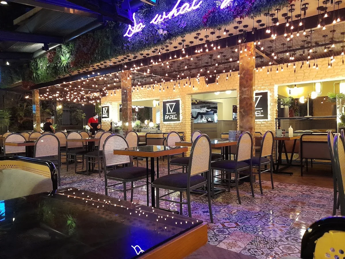 Iv Papel Cafe Restaurant