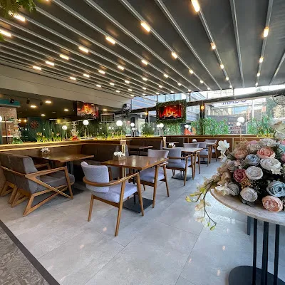 Lelas Cafe Restaurant
