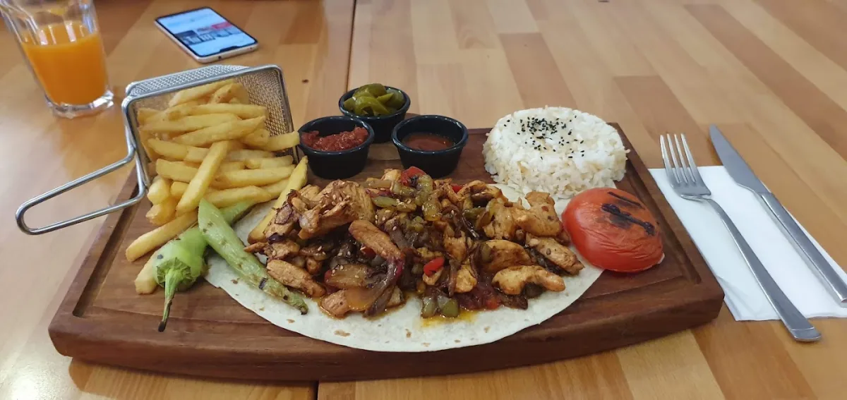 Lochka Cafe And Restorant