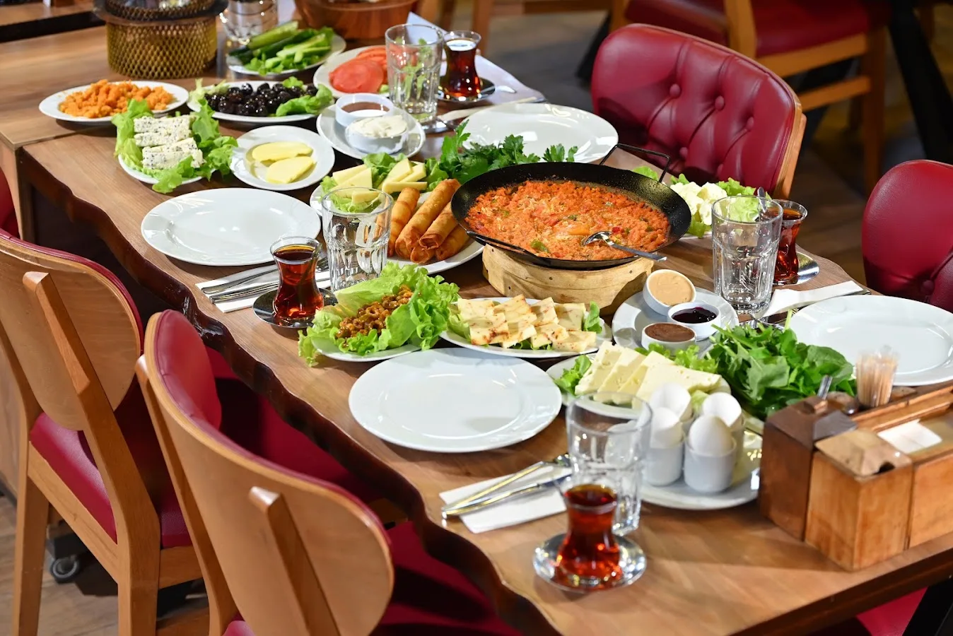 Madalyalı Restoran - Ataşehir Mekan Ambiyansı ve Oturma Alanı