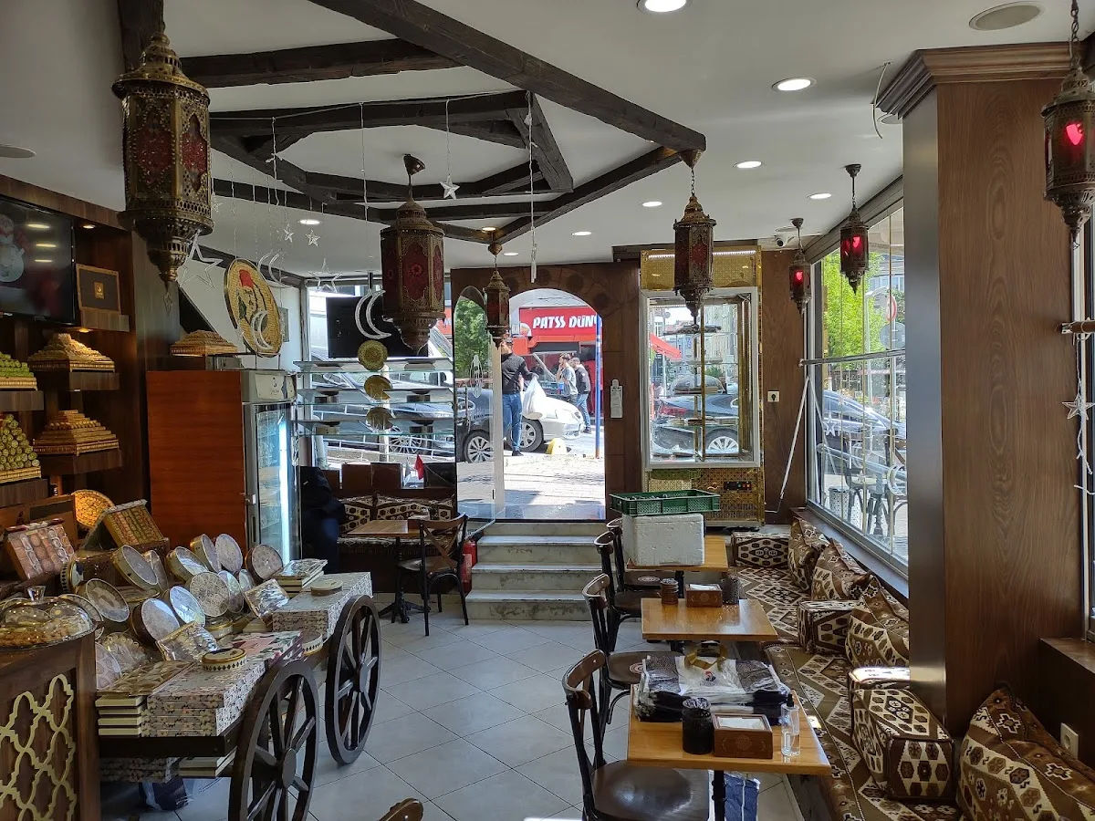 Muhtar Tatlı & Cafe