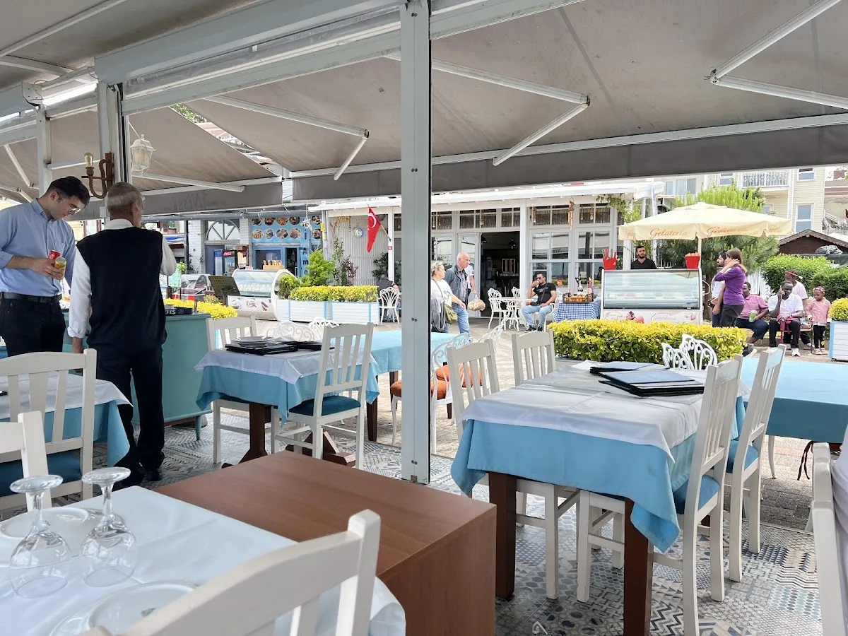 Nissi Restaurant & Cafe